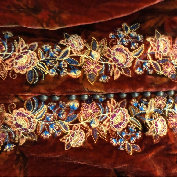 Embroidered Velvet Women's Top - Picture 5 of 8